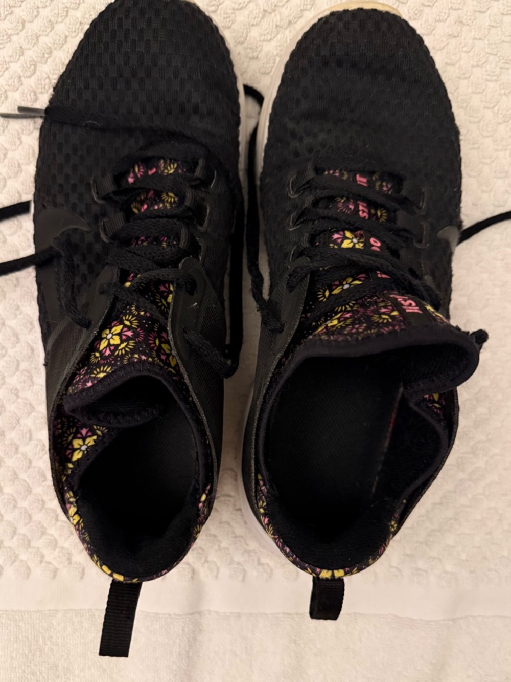 Nike Women’s Black Athletic Sneakers